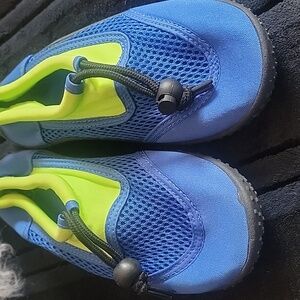 NWOT Kids Water Shoes Beach Aqua Green & Blue Non Slip Shoes - SIZE 1